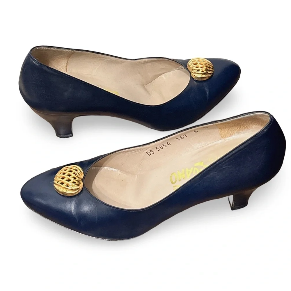 EUC Vintage Salvatore Ferragamo 1970s Navy Heels (6B) - Picture 6 of 7